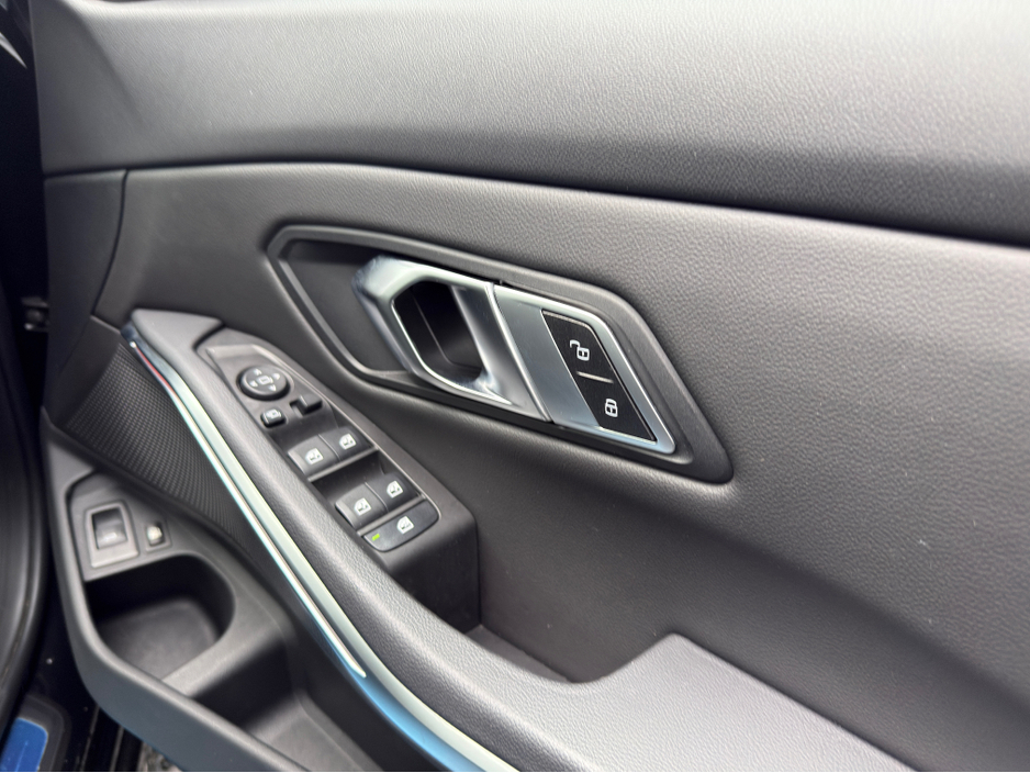BMW 3 Series SPORT AUTO — thumbnail 11