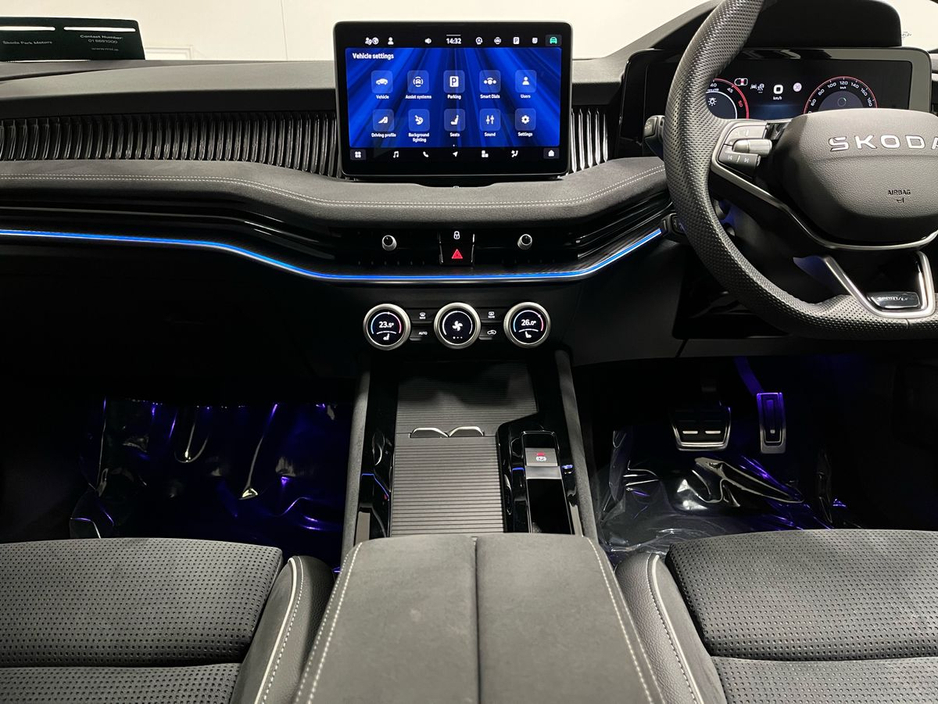 Skoda Superb Sportline DSG 2.0TDI 150BHP - Reversing Camera - Ambient Lighting - Climate Control - Electric Heated Memory Seats - Keyless Start - Apple CarPlay/Android Auto — thumbnail 19