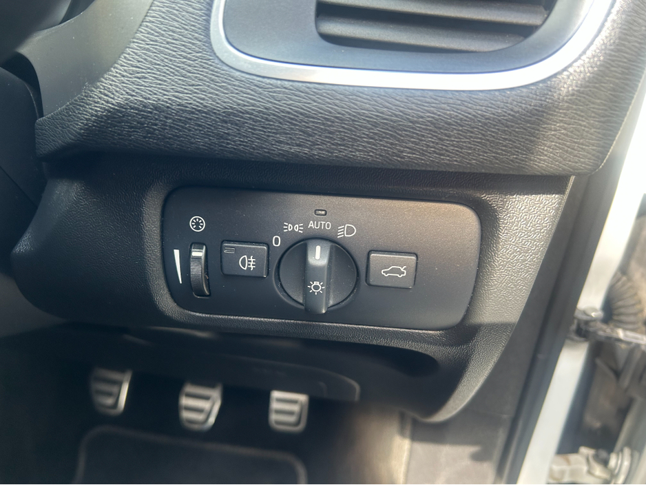 2015 Volvo V40 2L Diesel For Sale Images