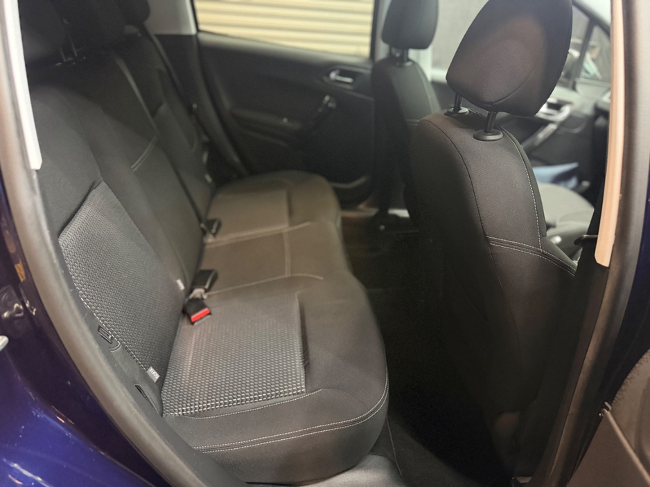 Peugeot 208 208 Puretech Automatic — thumbnail 9