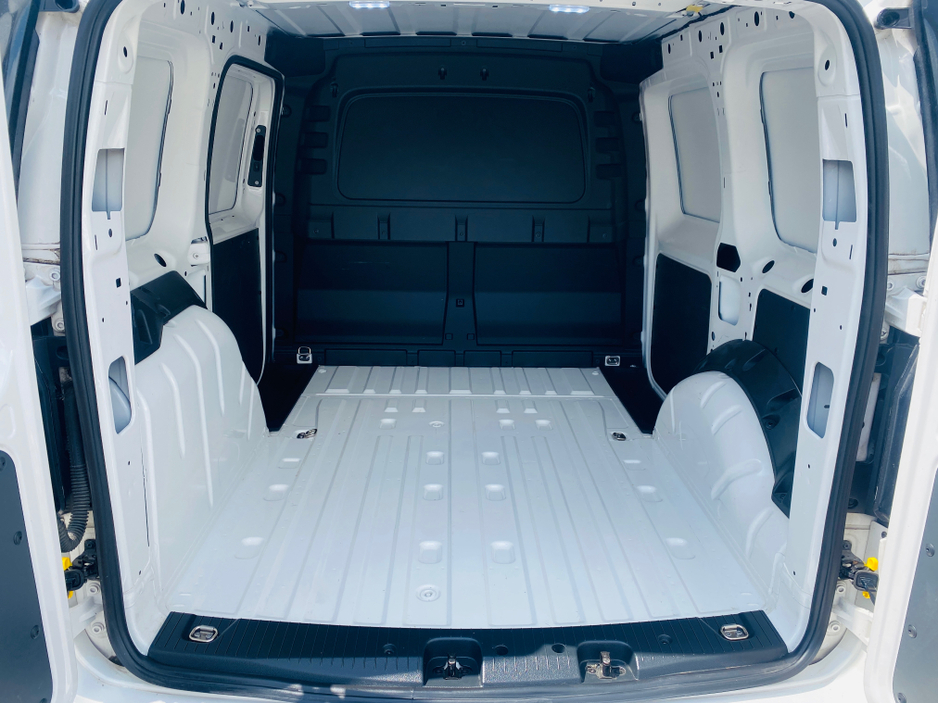2022 Volkswagen Caddy 2L Diesel For Sale Images