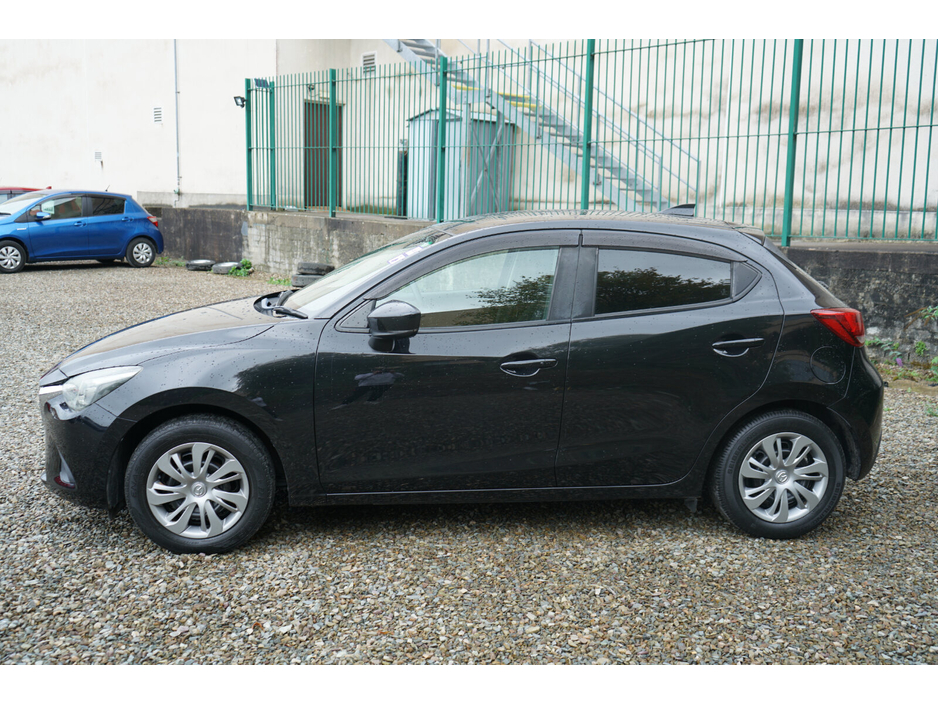 Mazda Demio — thumbnail 4