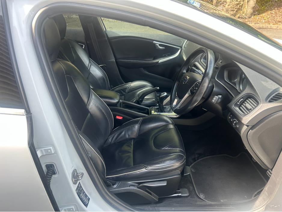 2015 Volvo V40 2L Diesel For Sale Images