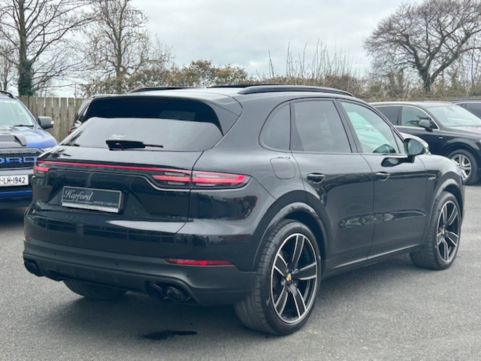 2023 Porsche Cayenne 3L Petrol Plug-in Hybrid For Sale Images