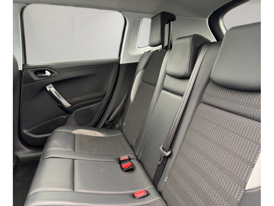 Peugeot 2008 ALLURE 1.2 PURETECH  ** PANORAMIC GLASS ROOF ** HALF LEATHER INTERIOR ** SAT NAV ** SUPERB EXAMPLE ** — thumbnail 14