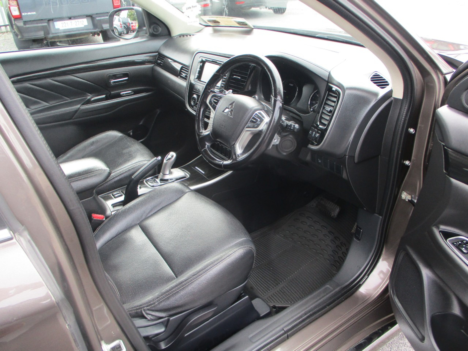 2017 Mitsubishi Outlander 2L Petrol Plug-in Hybrid For Sale Images