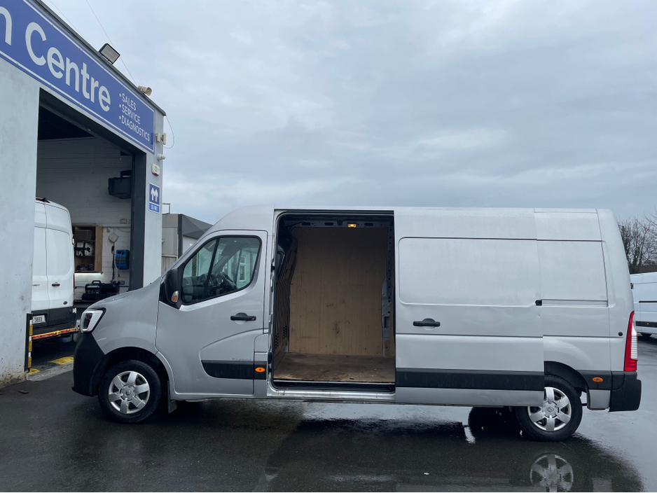 2023 Renault Master 2.3L Diesel For Sale Images