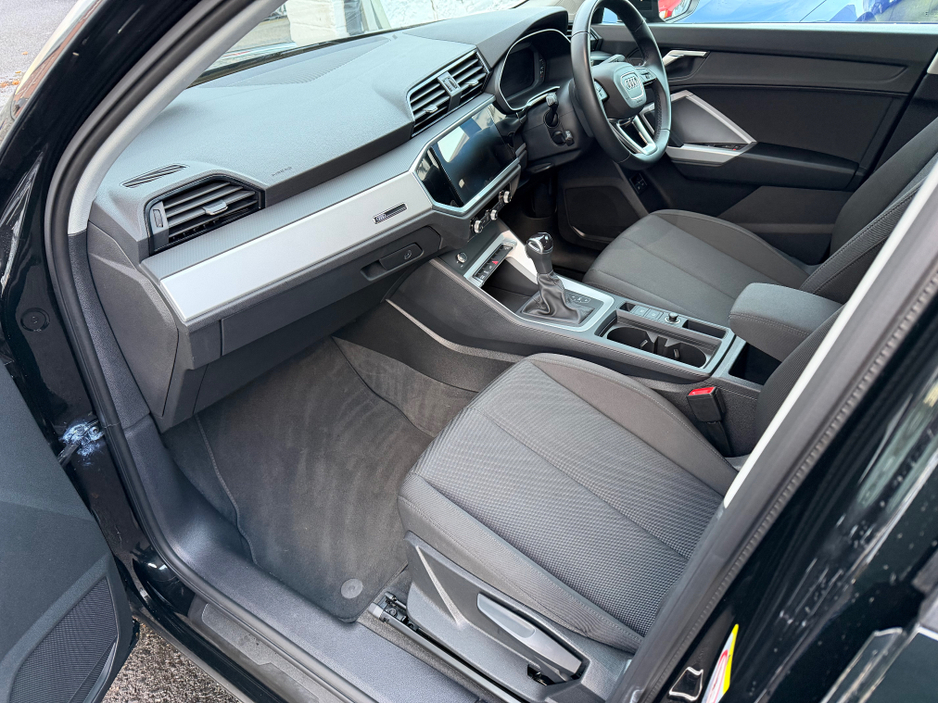 2022 Audi Q3 1.4L Petrol Plug-in Hybrid For Sale Images