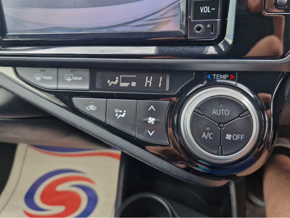 2017 Toyota Aqua 1.5L Petrol Hybrid For Sale Images
