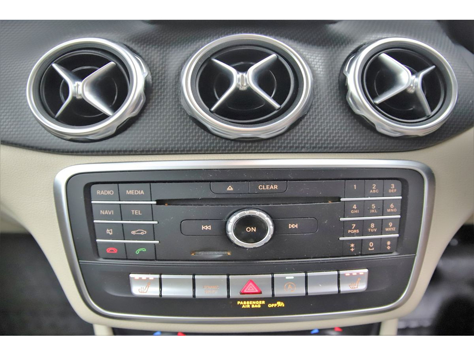 Mercedes-Benz GLA Class GLA 180 *BEIGE LEATHER* — thumbnail 21