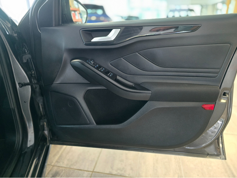 2023 Ford Focus 1.0L Petrol Hybrid For Sale Images