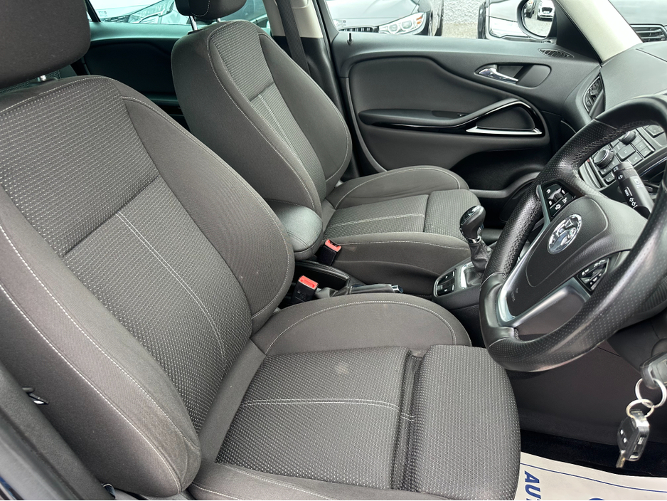 2015 Vauxhall Zafira 2.0L Diesel For Sale Images