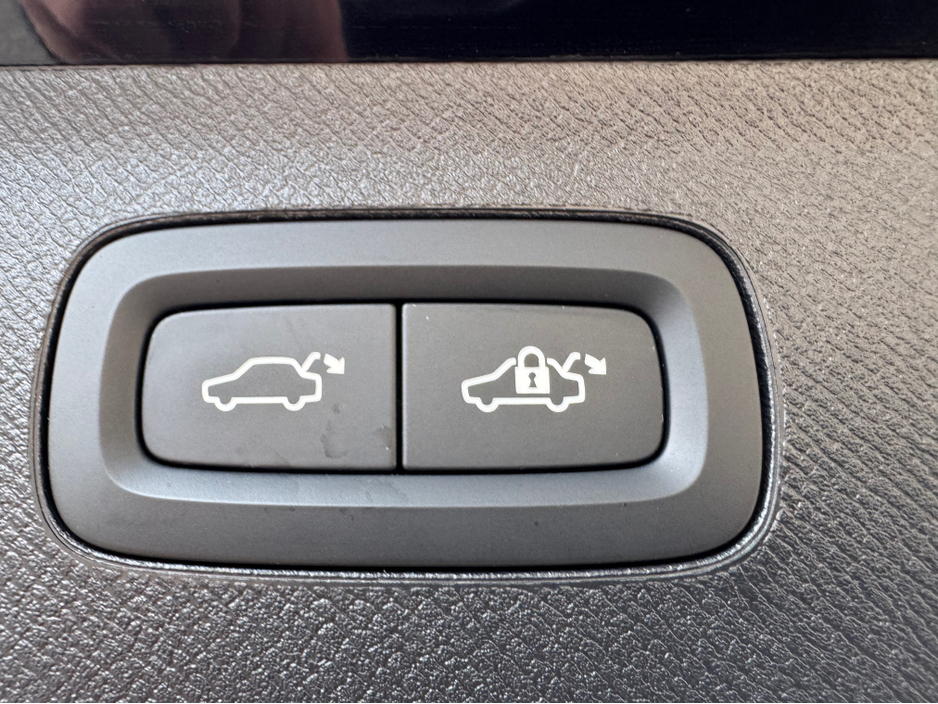 2024 Volvo XC90 2.0L Petrol Plug-in Hybrid For Sale Images