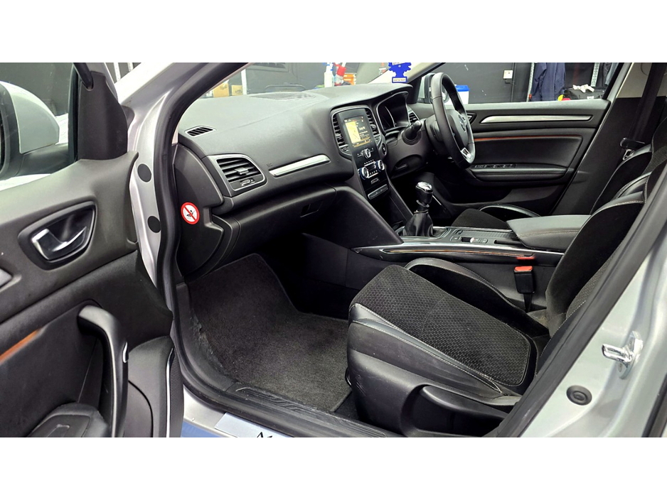 Renault Megane DYNAMIQUE NAV DCI 110 4DR — thumbnail 18