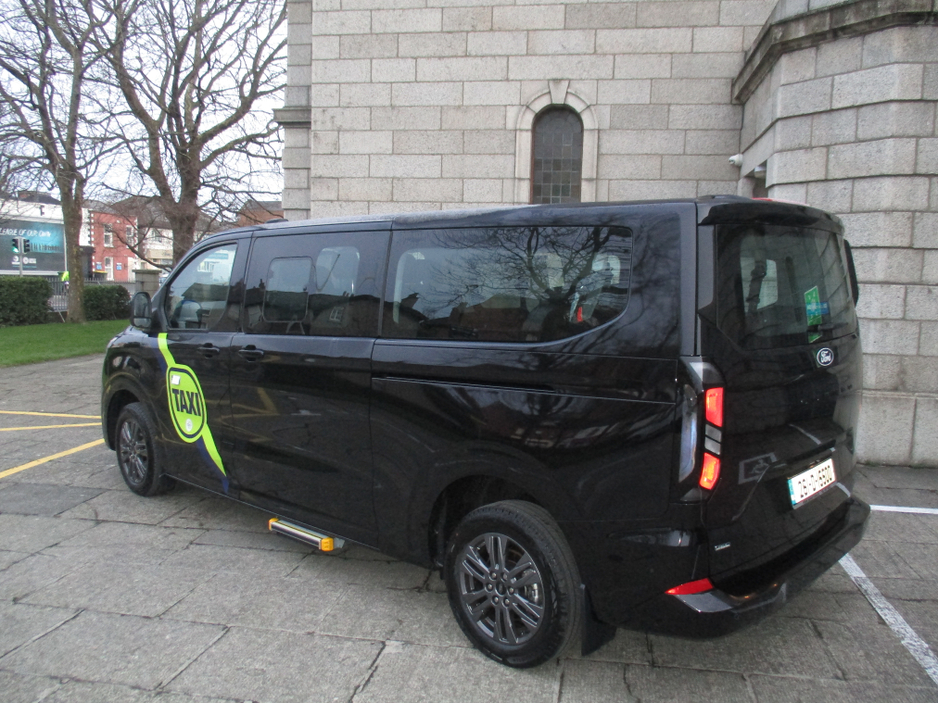 2026 Ford Tourneo 2.5L Petrol Plug-in Hybrid For Sale Images