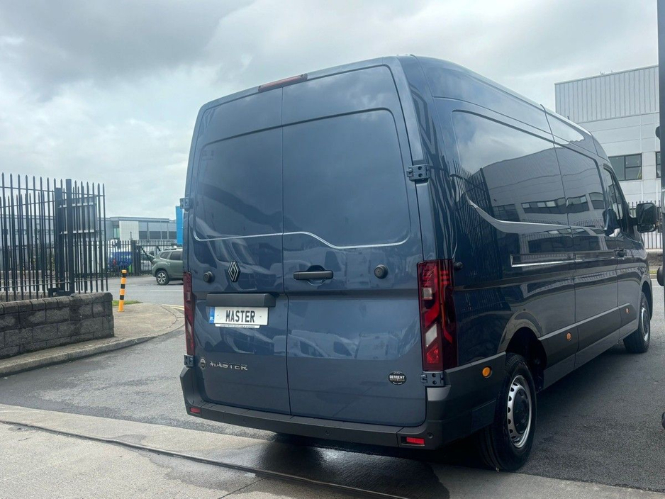 2025 Renault Master 2L Diesel For Sale Images