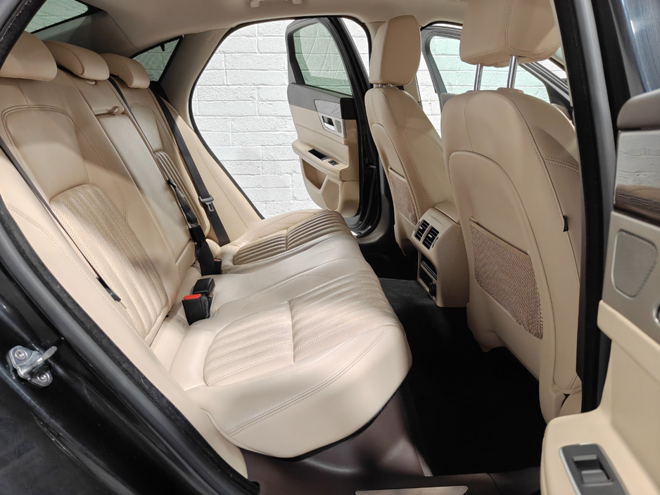 Jaguar XF 2.0 D PORTFOLIO 180PS AUTO 4DR — thumbnail 22
