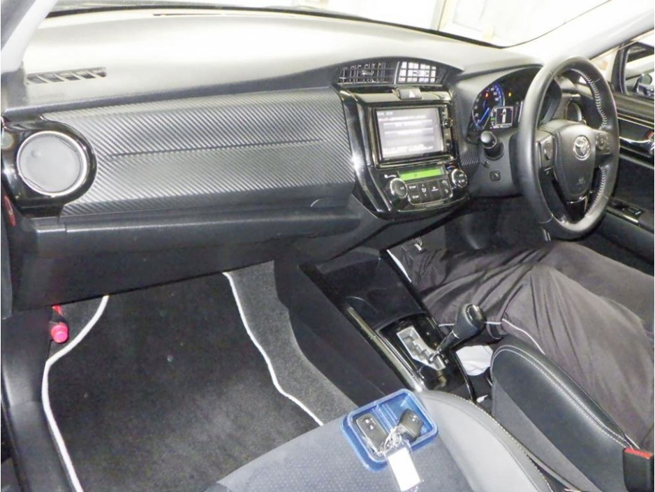 Toyota Corolla 1.5 Corolla Fielder Petrol Hybrid Auto — thumbnail 5