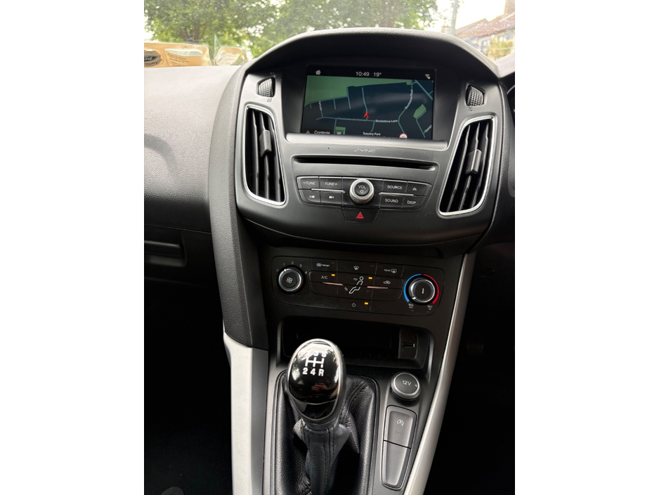 Ford Focus 1.0 ECOBOOST ZETEC 100PS 5DR T — thumbnail 9