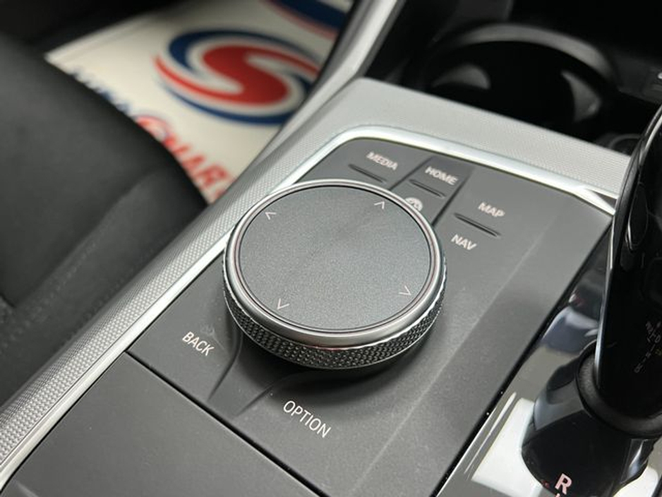 BMW 3 Series 320d xDrive 4WD — thumbnail 31