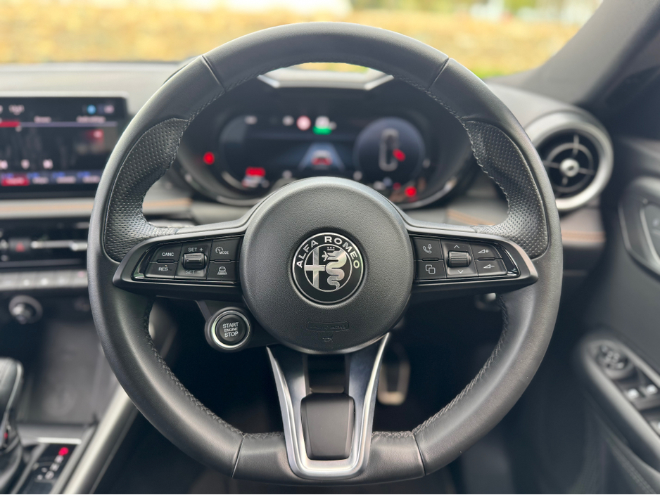 2023 Alfa Romeo Tonale 1.5L Petrol Hybrid For Sale Images