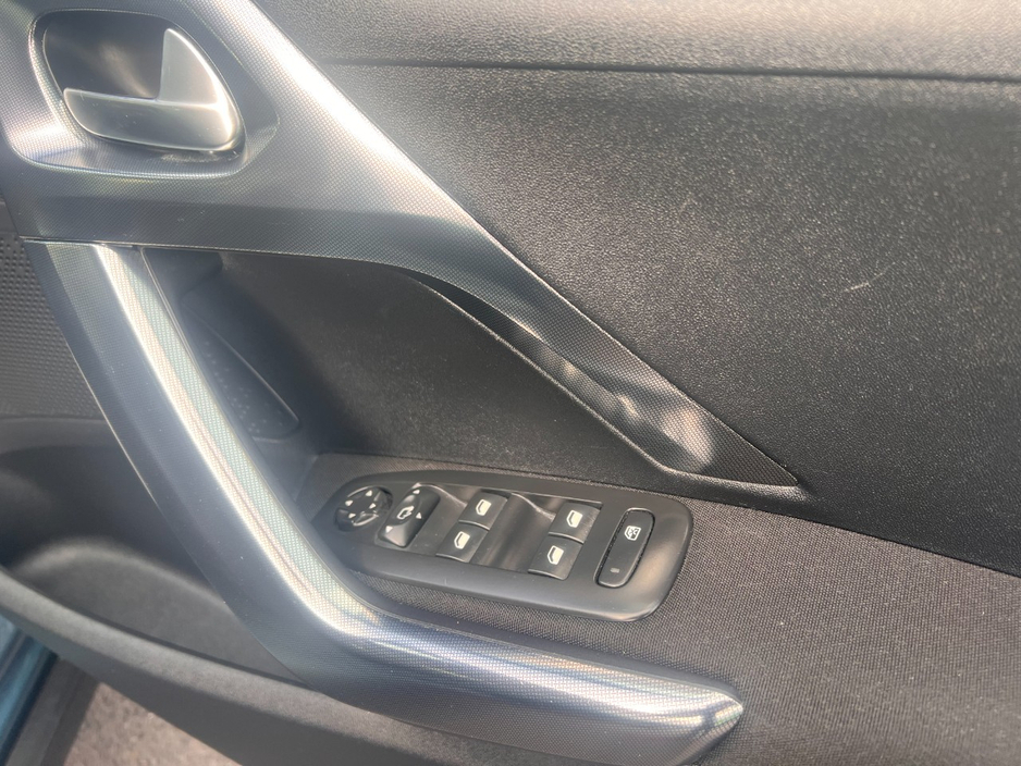 Peugeot 2008 Low Kms High Spec Superb Value ALLURE PREMIUM Manual Petrol www.bolands.ie Est.1955 — thumbnail 15