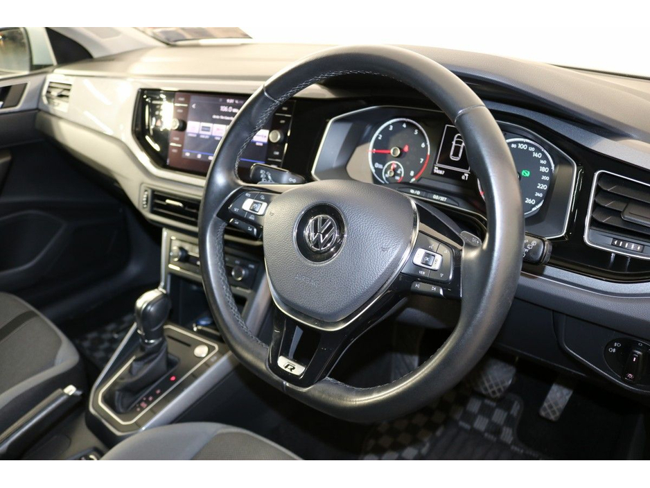 Volkswagen Polo Automatic Comfortline 1.0L Petrol Hatchback — thumbnail 12