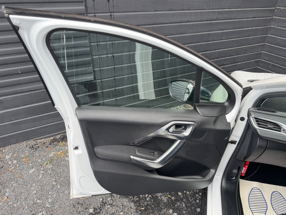 Peugeot 2008 1.2 ACTIVE AUTO 5DR — thumbnail 18