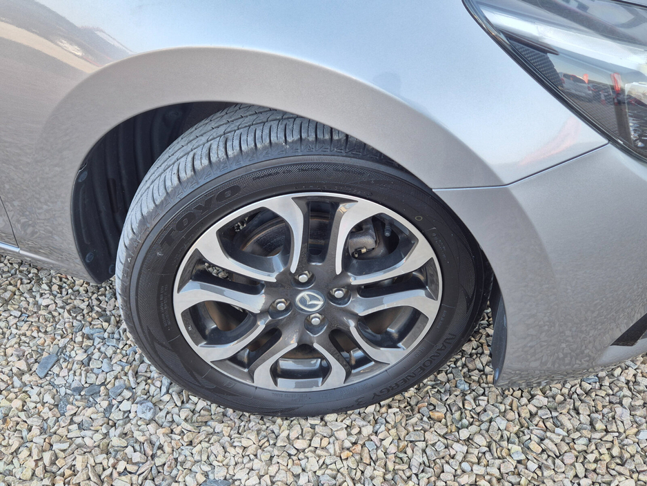 Mazda Demio — thumbnail 8