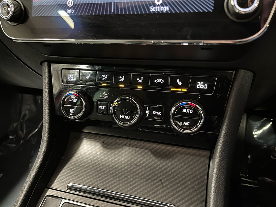 Skoda Superb Sportline DSG 2.0TDI 150BHP - Reversing Camera - Sunroof - Climate Control - Heated Seats - Cruise Control - Keyless Start - Apple CarPlay/Android Auto — thumbnail 12