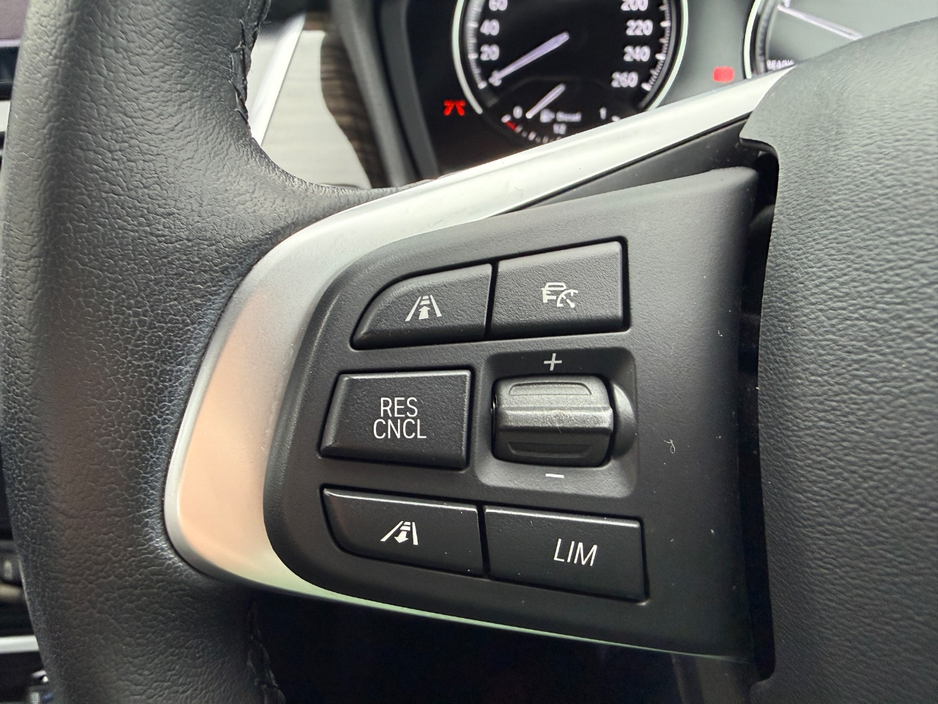 BMW 2 Series LUXURY 7 SEATS 150BHP AUTOMATIC *REAR VIEW CAMERA, 17 " ALLOYS, PARKING SENSORS FRONT & REAR, MEMORY SEATS, LEATHER UPHOLSTERY, 3 STAGE HEATED SEATS, POWERED BOOT LID, DUAL ZONE CLIMATE CONTROL* — thumbnail 17