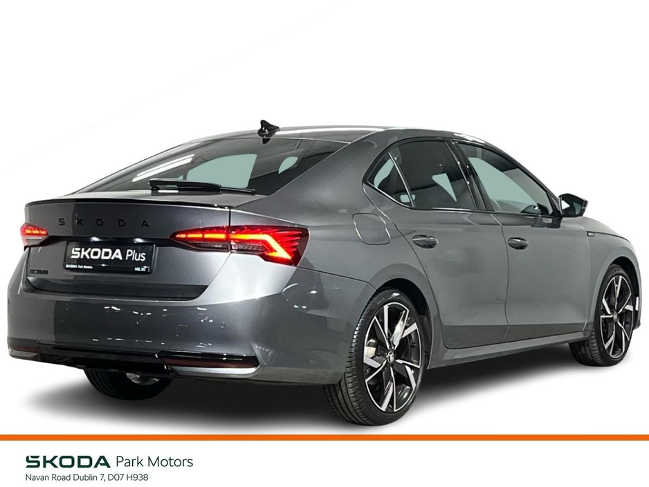 Skoda Octavia Sportline DSG 2.0TDI 150BHP - Reversing Camera - Ambient Lighting - Climate Control - Heated Seats - Keyless Start - Apple CarPlay/Android Auto — thumbnail 4