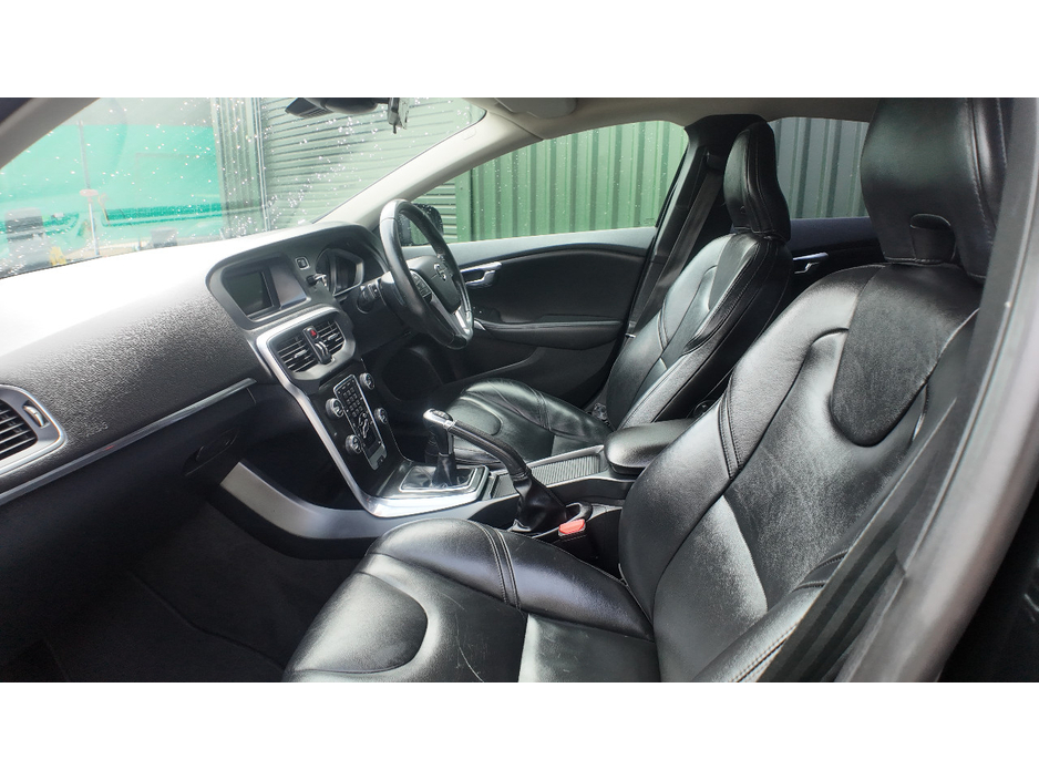 2017 Volvo V40 2L Diesel For Sale Images