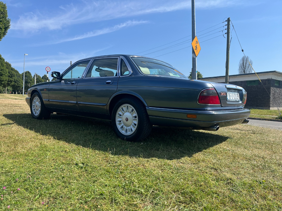 1995 Daimler Saloon 4.1L Petrol For Sale Images