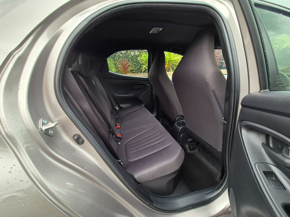 Toyota Yaris 1.5 HYBRID / X SPEC / BEST SMALL CAR ON THE ROAD / TAX €150 — thumbnail 14
