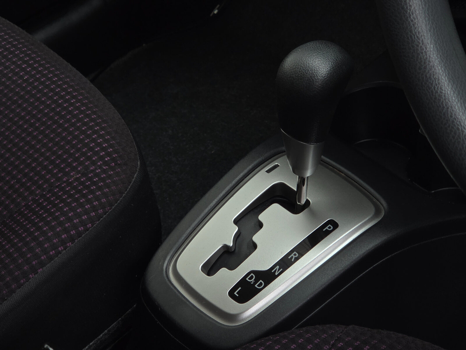 Mitsubishi Mirage — thumbnail 10
