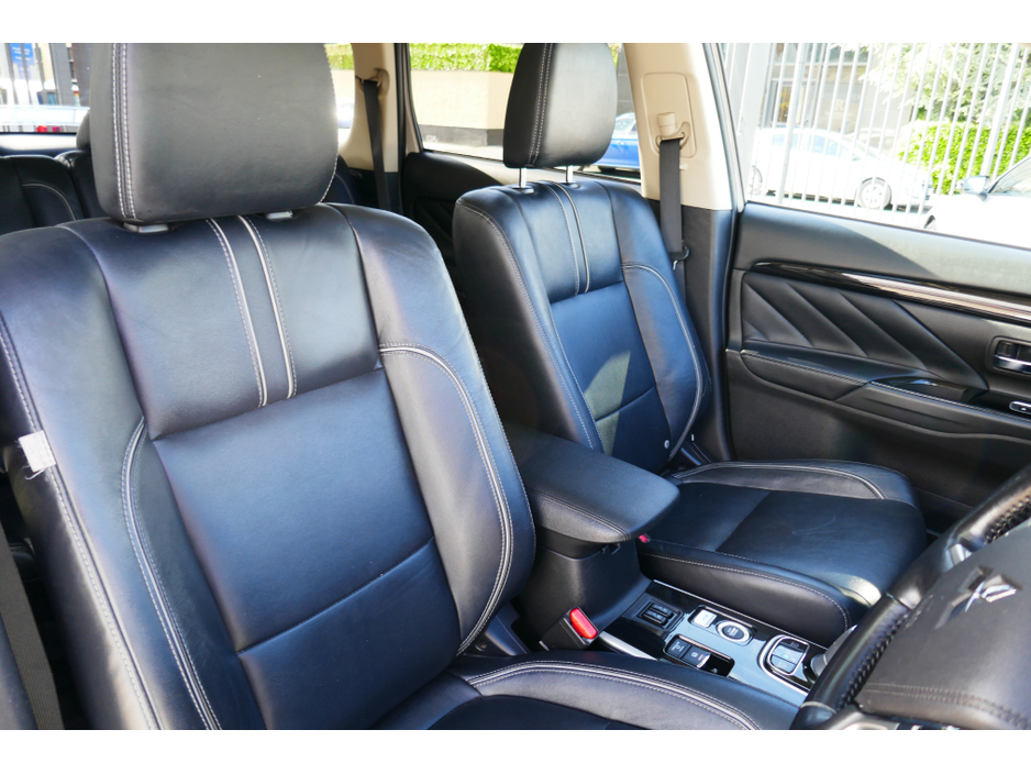 2017 Mitsubishi Outlander 2L Petrol Plug-in Hybrid For Sale Images