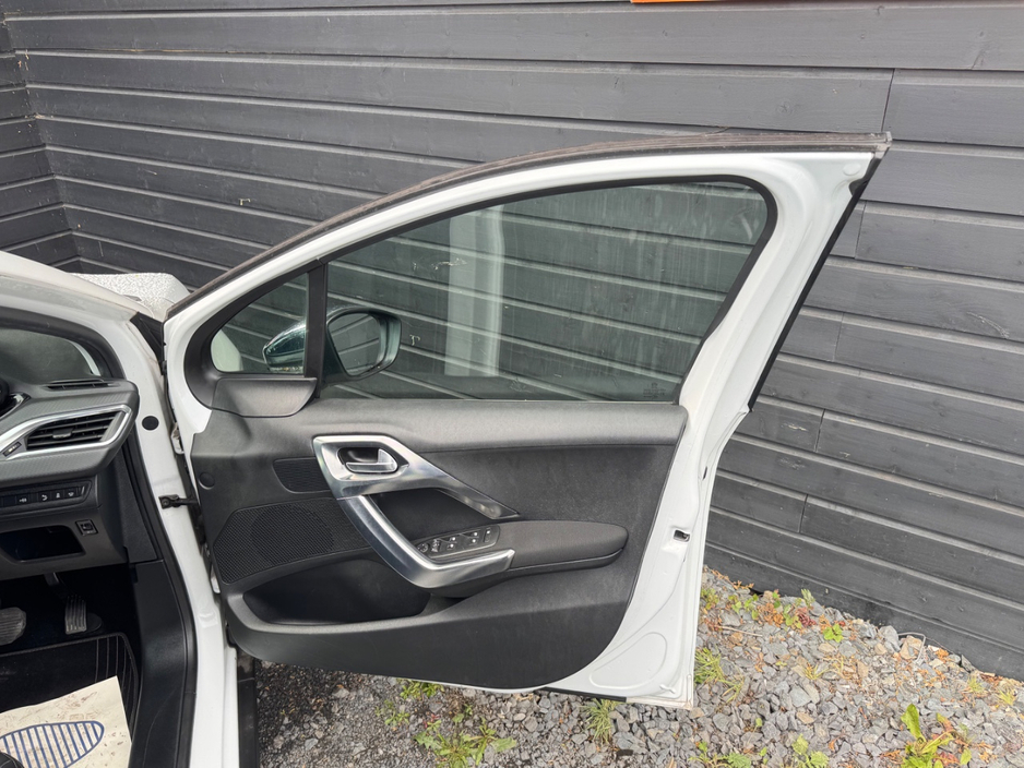 Peugeot 2008 1.2 ACTIVE AUTO 5DR — thumbnail 16
