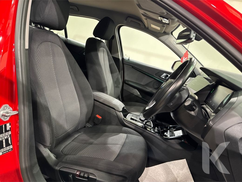 BMW 1 Series 1.5 AUTOMATIC - ELECTRIC TAILGATE - MULTI FUNCTION STEERING WHEEL - CRUISE CONTROL - REVERSE CAMERA - ELECTRIC SEATS — thumbnail 16