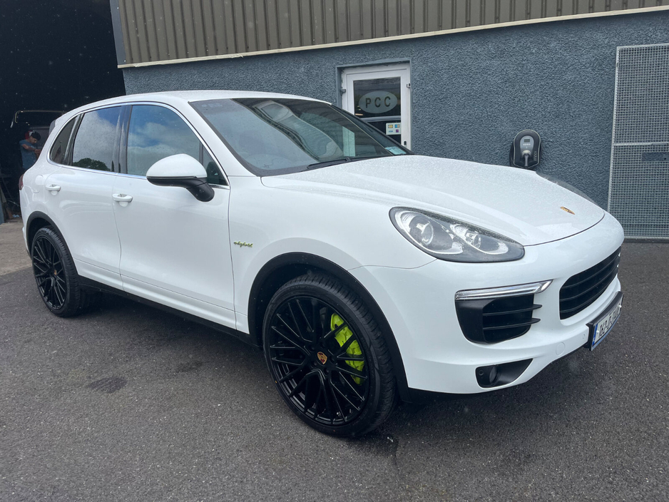 2016 Porsche Cayenne 3L Petrol Hybrid For Sale Images