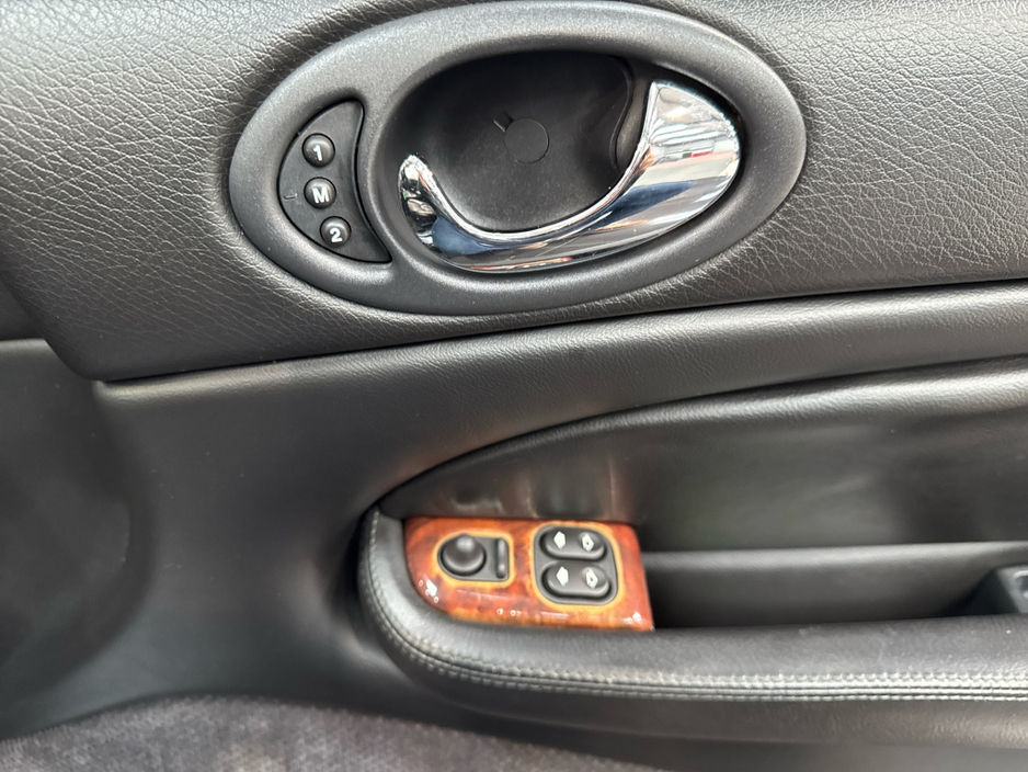 2000 Jaguar XKR 4.0L Petrol For Sale Images