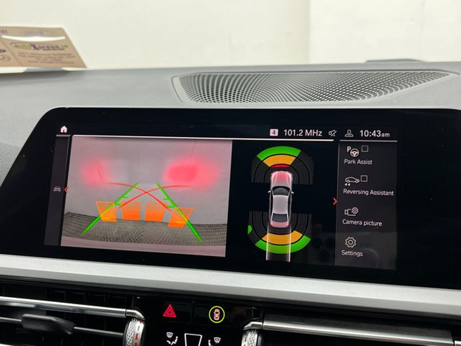 BMW 3 Series 320d xDrive 4WD — thumbnail 24