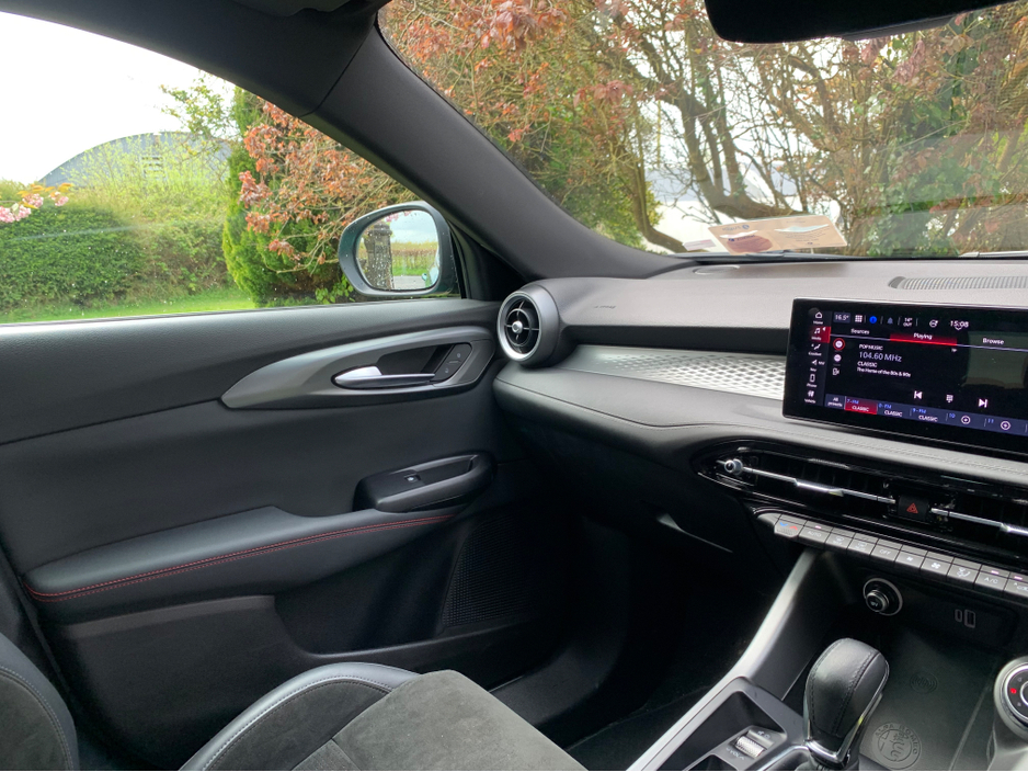2023 Alfa Romeo Tonale 1.3L Petrol Plug-in Hybrid For Sale Images