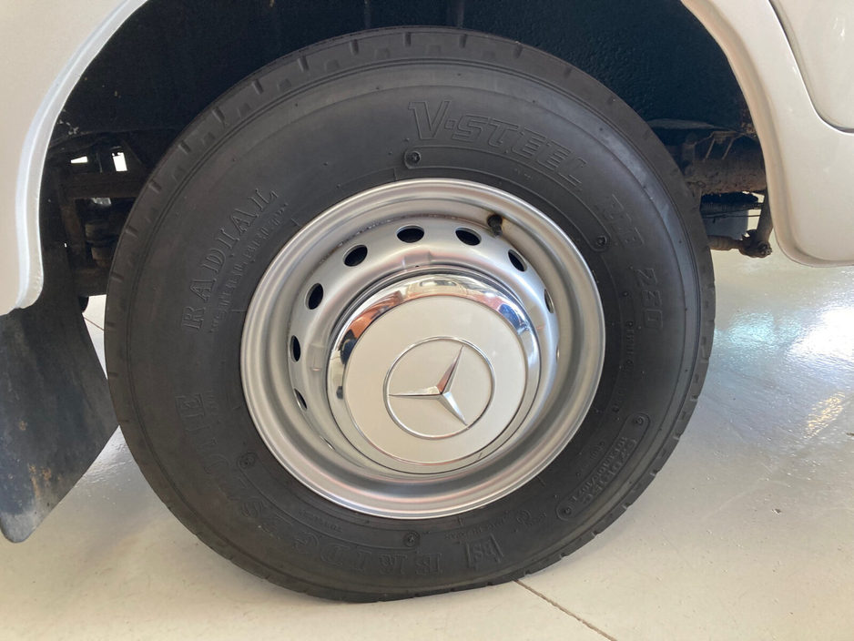 1976 Mercedes-Benz 306 D 2.2L Diesel For Sale Images