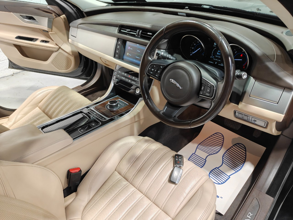Jaguar XF 2.0 D PORTFOLIO 180PS AUTO 4DR — thumbnail 19