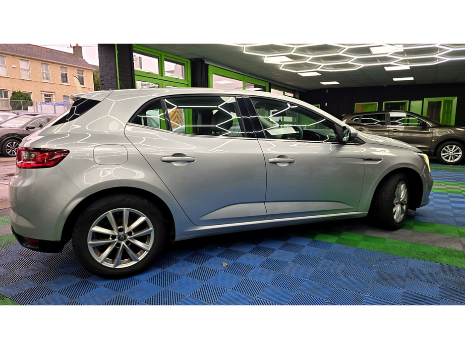 Renault Megane DYNAMIQUE NAV DCI 110 4DR — thumbnail 12