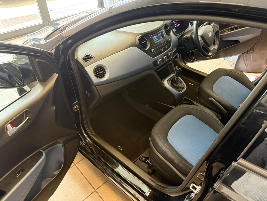 Hyundai i10 1.0 Deluxe Auto 4DR. Irish Car, NCT & TAX, 2Keys, Bluetooth, MFSW, Air Conditioning, Irish Radio, Alloy Wheels, Folding Rear Seats, Luggage Cover, USB/AUX and more. — thumbnail 17