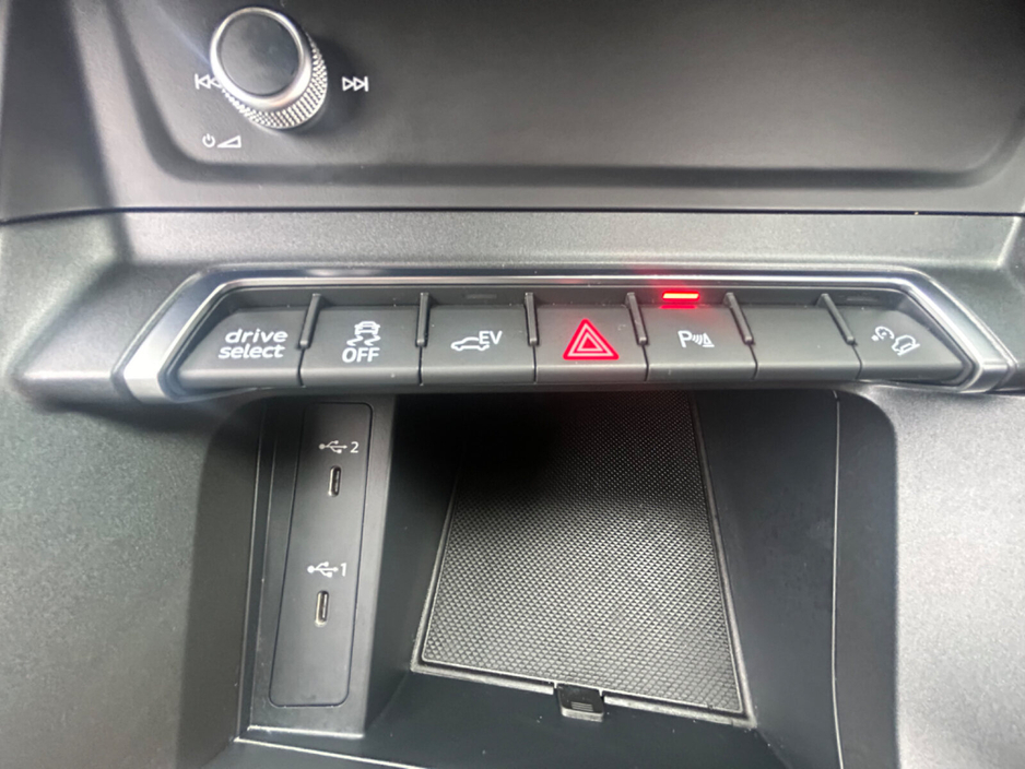 2022 Audi Q3 1.4L Petrol Plug-in Hybrid For Sale Images