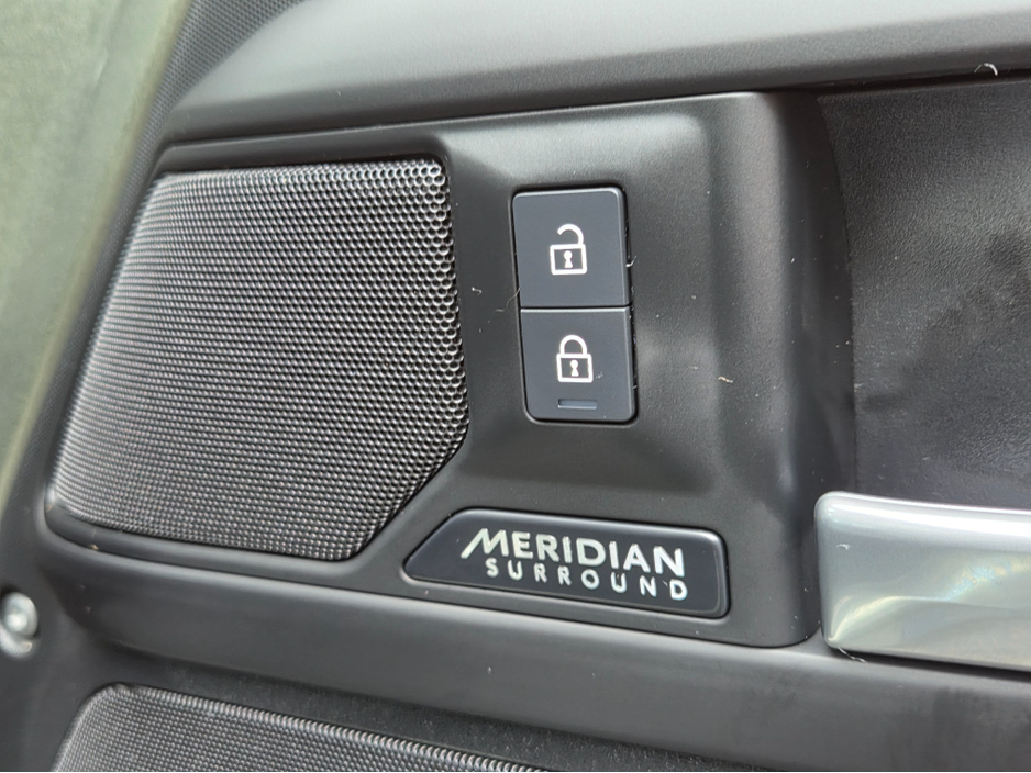2024 Land Rover Defender 2L Petrol Plug-in Hybrid For Sale Images