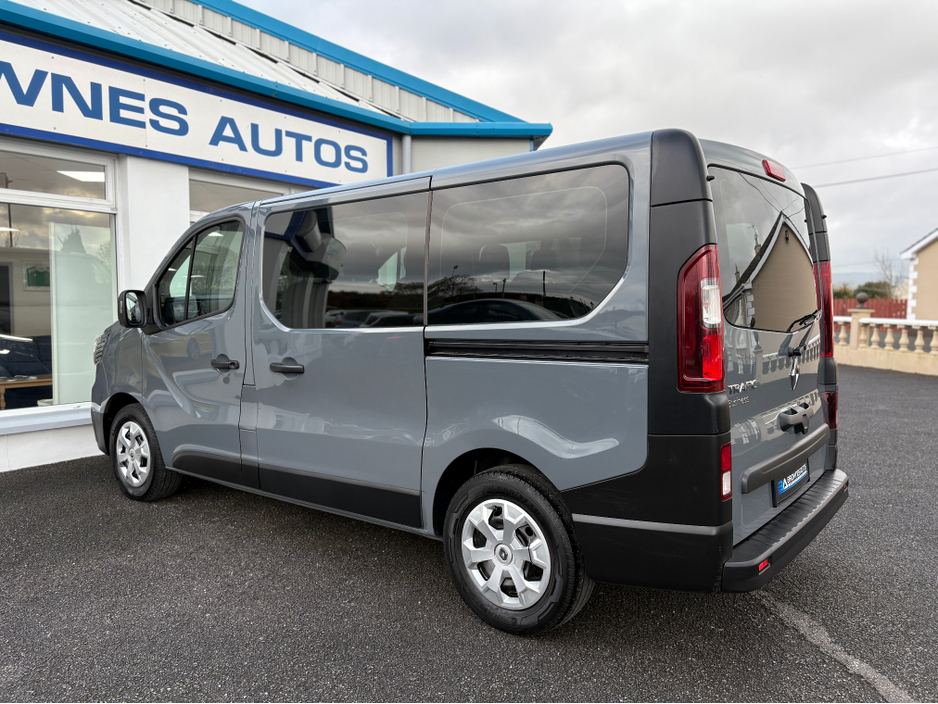 2022 Renault Trafic 2L Diesel For Sale Images